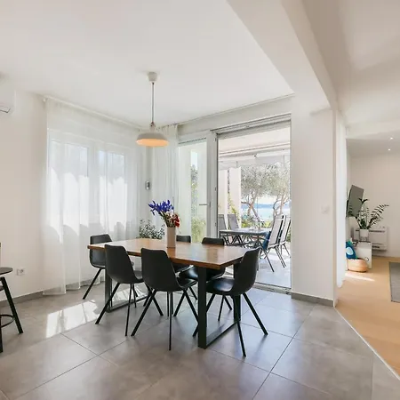 Karma 52 Willa Zadar